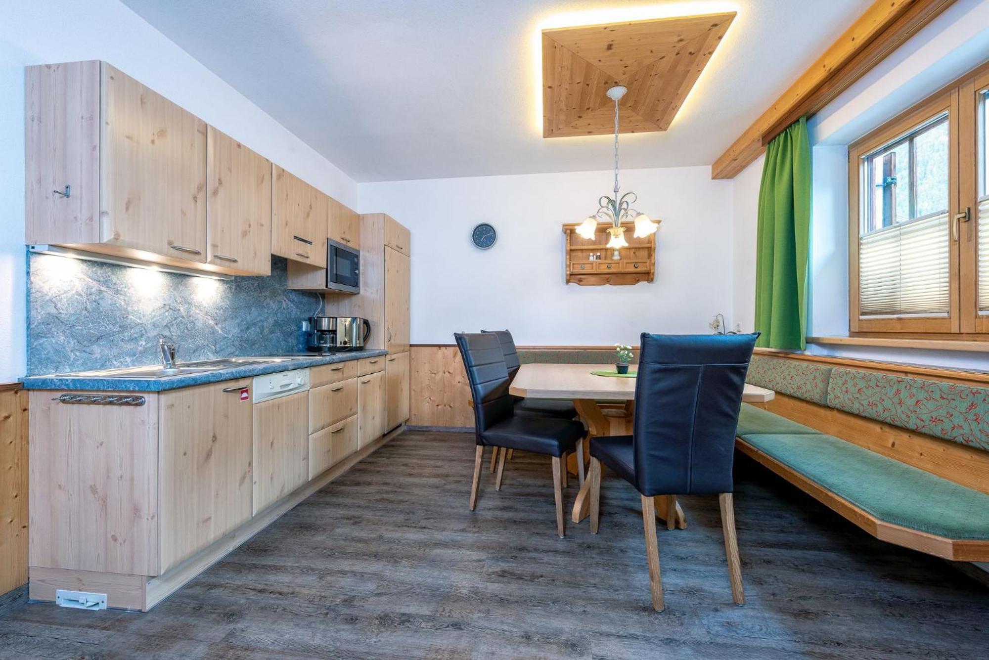 Alpenliving Apartment Mayrhofen Bagian luar foto