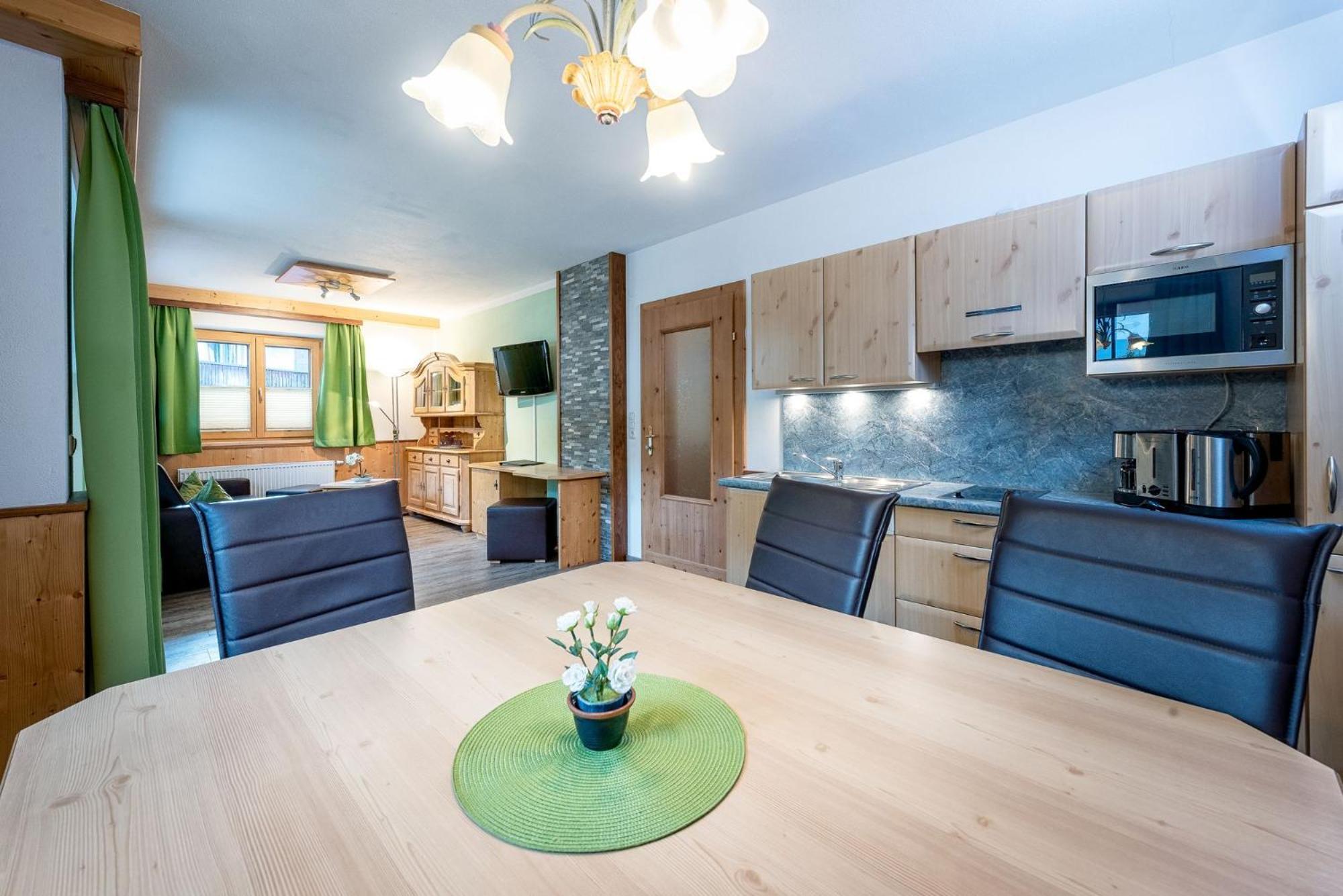 Alpenliving Apartment Mayrhofen Bagian luar foto